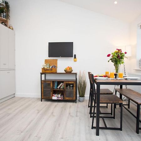 The Bearded Goat Den - A Rural Retreat At This Modern Holiday Cottage Saint Leonards Exteriér fotografie